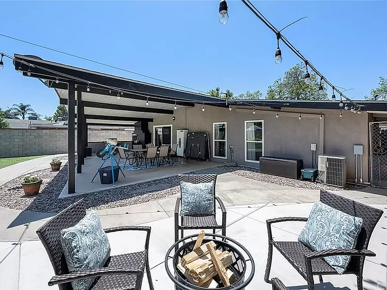 712 N Mountain View Pl — Photo 25