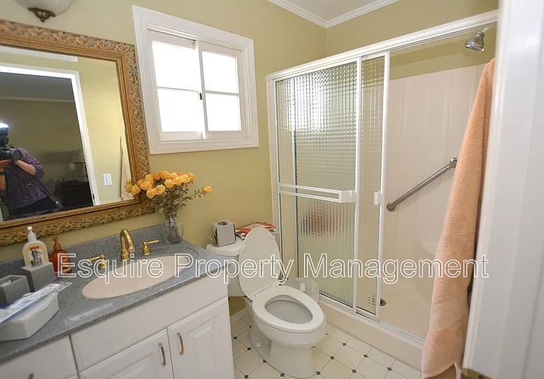 3104 Charlotte St — Photo 14