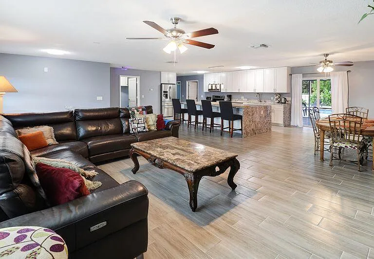 615 NE 15th Pl — Photo 7
