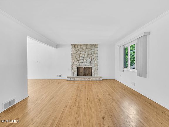 4th image of 1 Dickinson Lane