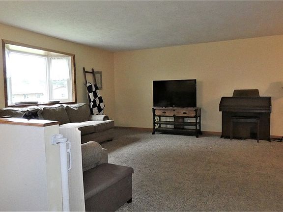 4th image of 313 Strecker Ln