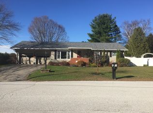 73 Maplewood Dr, Center Rutland, VT 05736