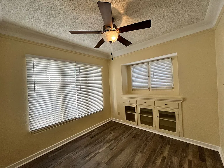 Large Downstairs One Bedroom One Bath! — Photo 7