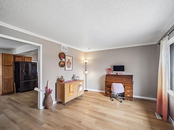 4th image of 520 22nd Ave SW