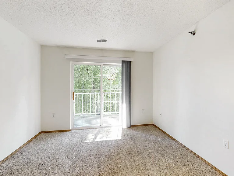 Platinum Valley Apartments — Photo 41