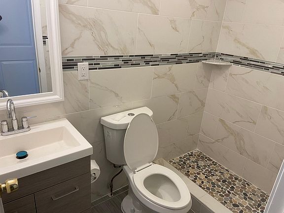 5th image of 547 N 10th St Floor 2