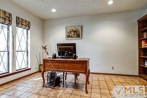 4th image of 8415 Chivalry St