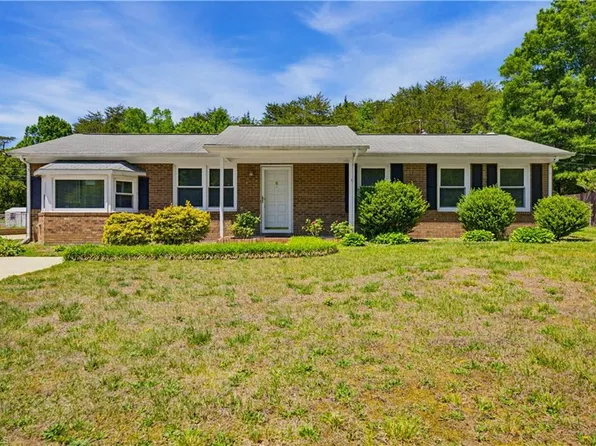 8933 Ambridge Dr, Kernersville, NC 27284