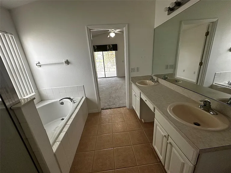 4795 Cumbrian Lakes Dr — Photo 10