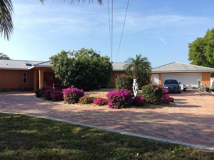 1st image of 1068 Buttonwood Dr E