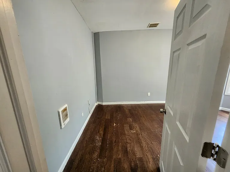 152 S 10th St #3E — Photo 10