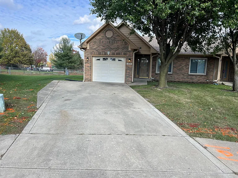 638 Eugene Ct — Photo 3