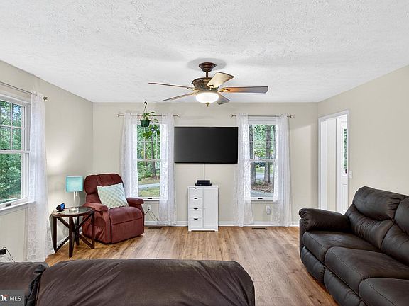 5th image of 9128 Woodbrook Ln