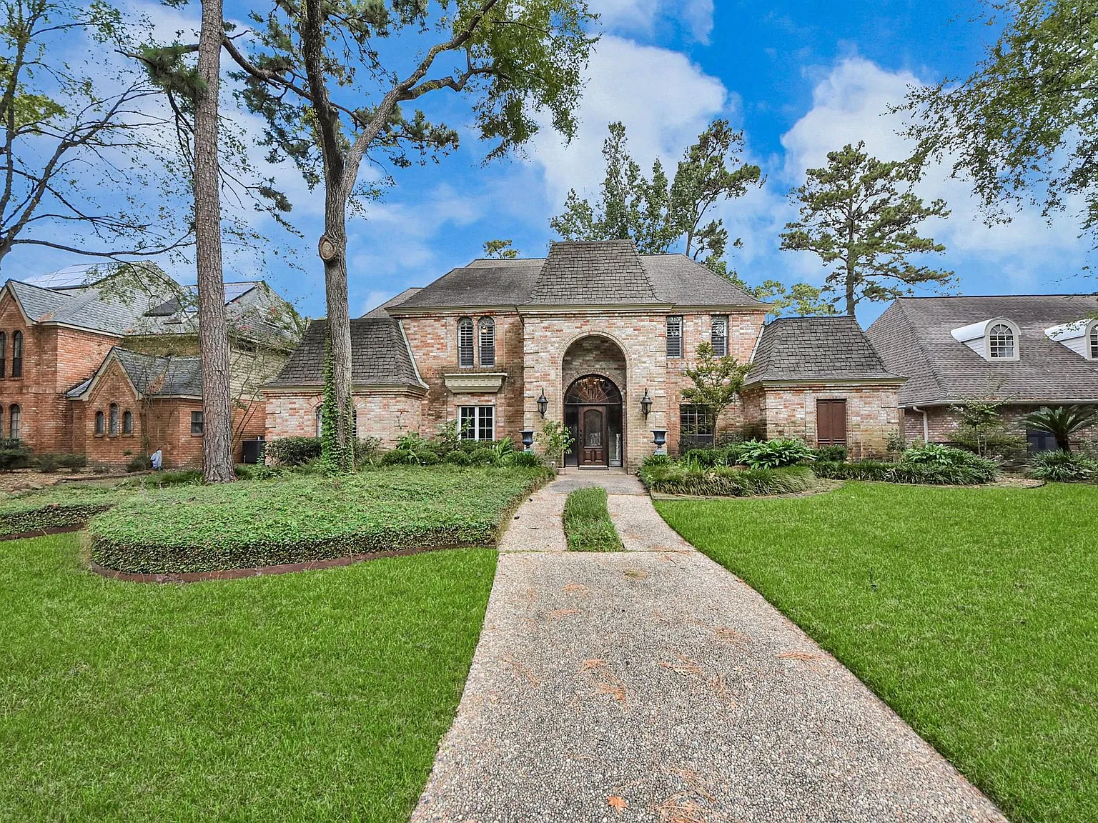 4 bed, 3.5 bath, 4304 sqft, $4,000 — Photo 2