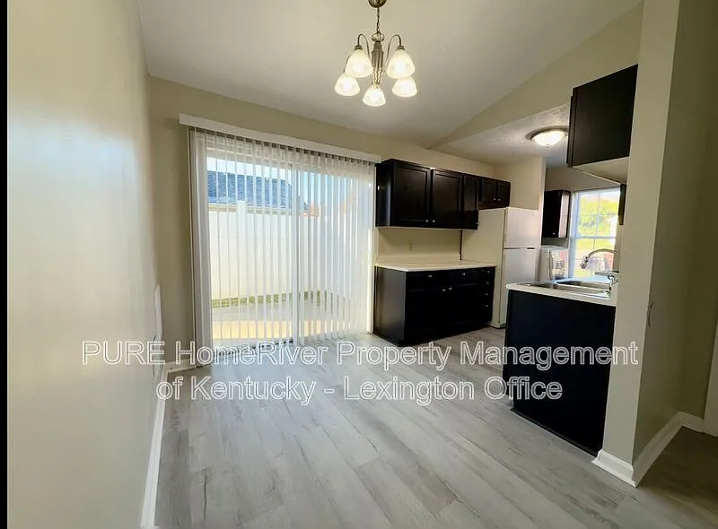 3 bed, 2.0 bath, 975 sqft, $1,395 — Photo 4