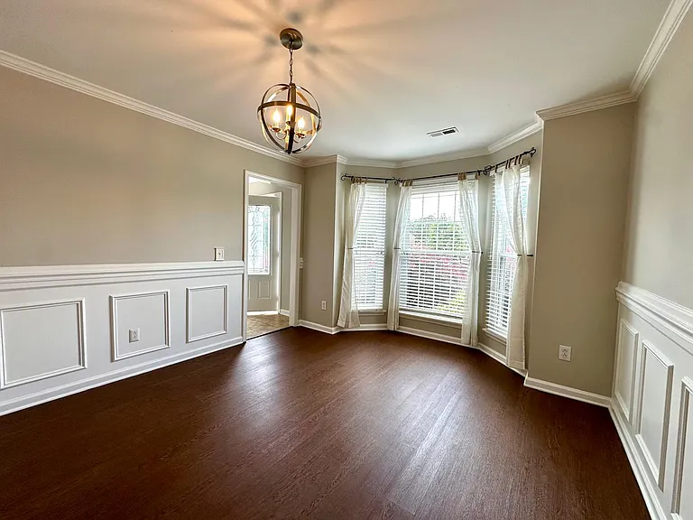 8425 Hirsch Dr — Photo 15