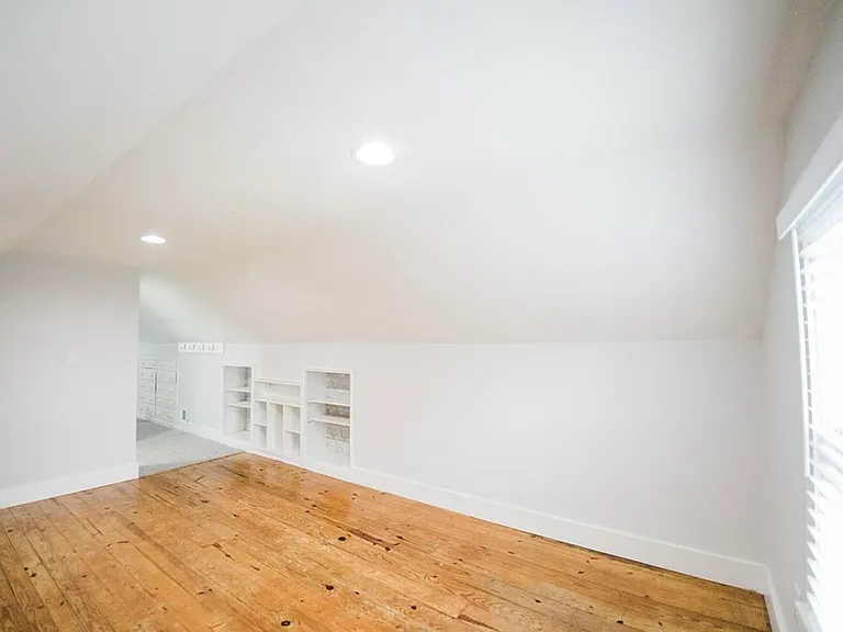 202 Iola Rd — Photo 10