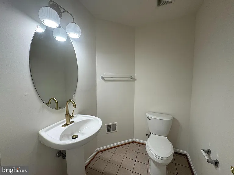24652 Kings Canyon Sq — Photo 9