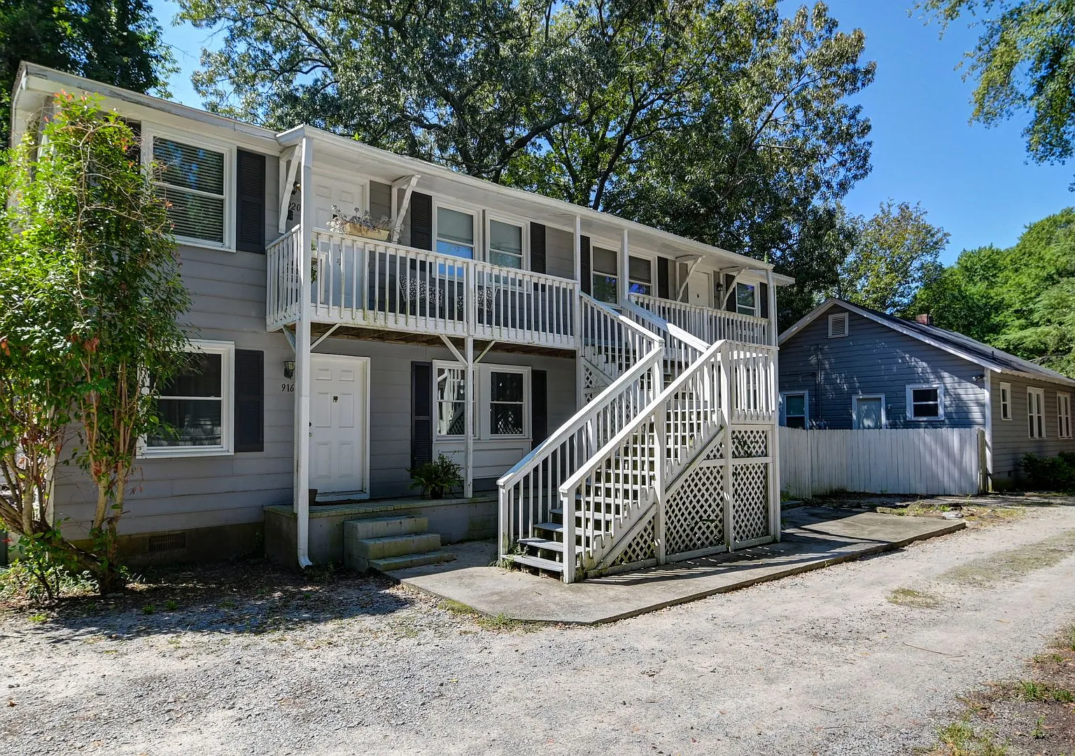 Just 8 Minutes from USC Charming 2 Bedroom Home with Covered Front Porch! — Photo 1