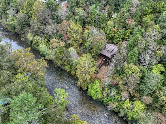 5th image of 633 Riverfront Dr