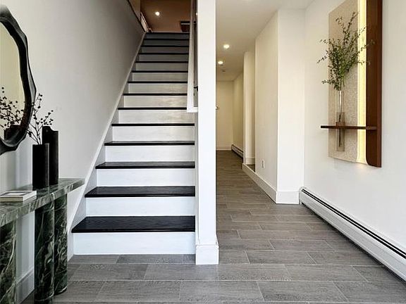 4th image of 29 Carlton Ave Floor 1