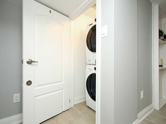 4th image of 43 Leaden Hall Dr #Basement