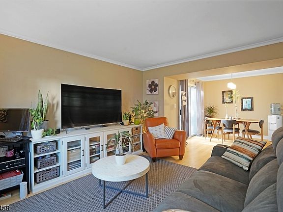 5th image of 61 Almond Dr