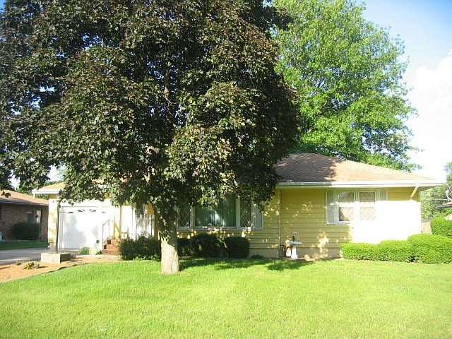 1st image of 7 Belaire Ave