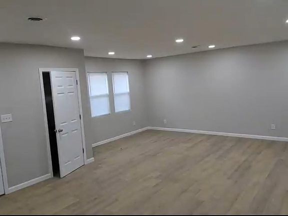 3rd image of 2426 Highland Dr
