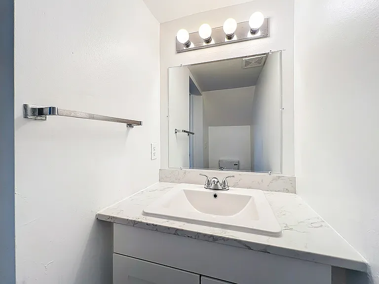 5381 Vineland Rd — Photo 7