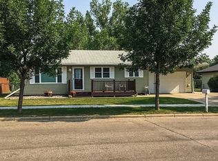 407 17th Ave SE, Minot, ND 58701