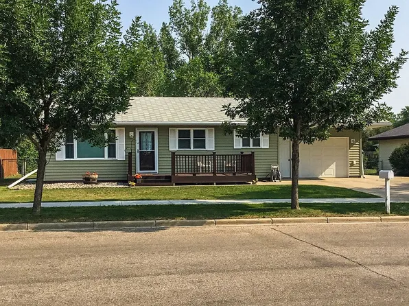 407 17th Ave SE, Minot, ND 58701
