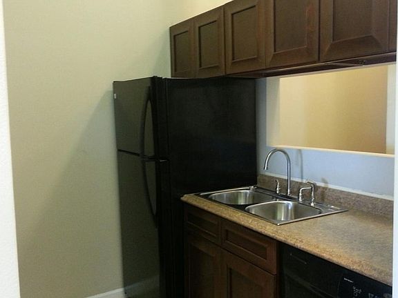 5th image of 3556 Shenandoah Ave APT 303