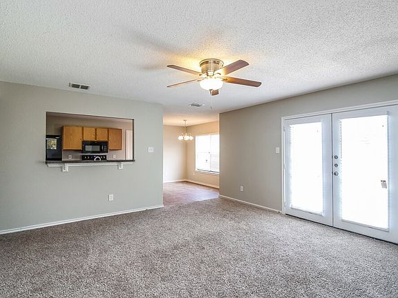 2nd image of 453 Capricorn St