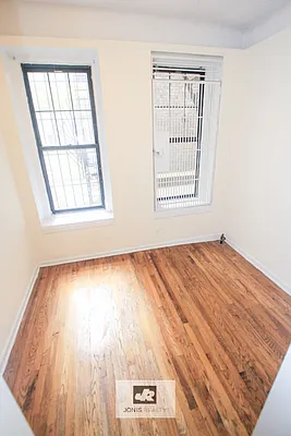 Rented by Jonis Realty | media 7