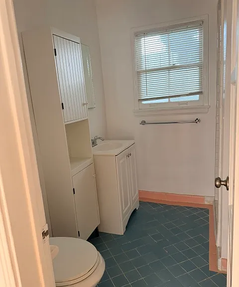 10942 Moorpark St — Photo 13