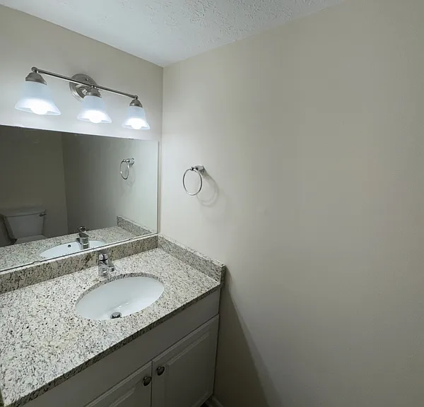 956-988 W Liberty St #956-B — Photo 4