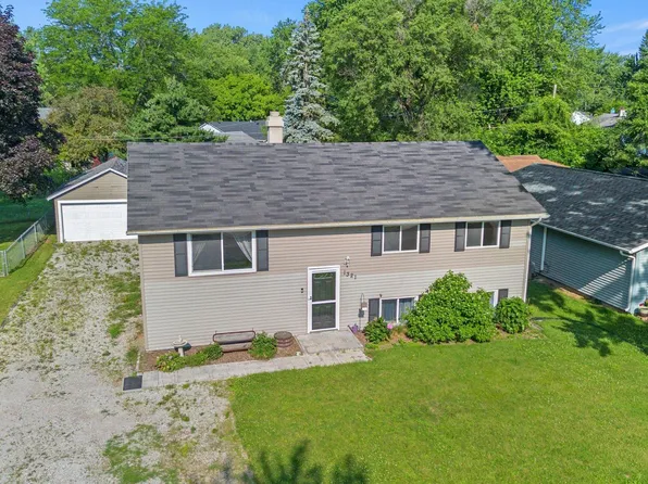 1321 Woodmere Dr, New Haven, IN 46774