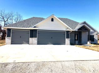 5106 Young Ln, Jefferson City, MO 65101