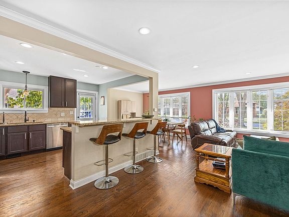 4th image of 519 Bedford Ln