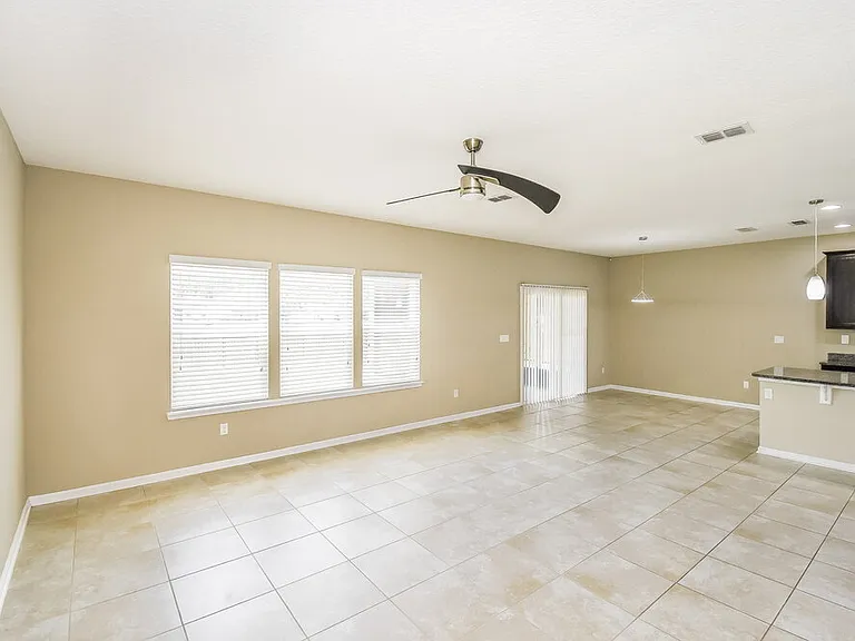 918 Glendale Ln — Photo 4