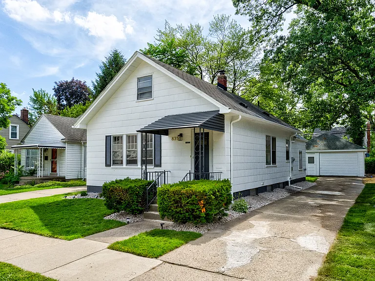 835 Allen St — Photo 2