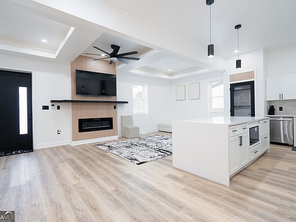 4th image of 362 Roy St SW