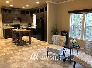 5th image of 834 Teal Court