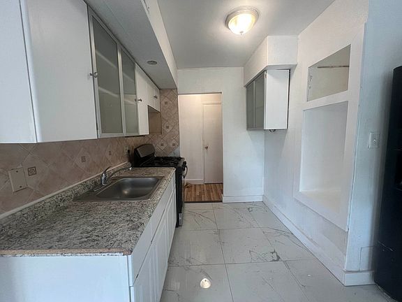 4th image of 1429 E 89th St Floor 3