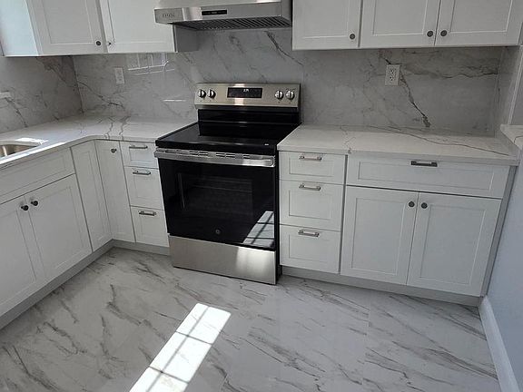4th image of 1810 E Albert St