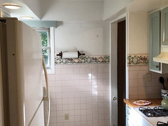 3rd image of 1155 Woodlawn Dr