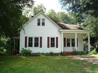 305 Calhoun St, Clover, SC 29710