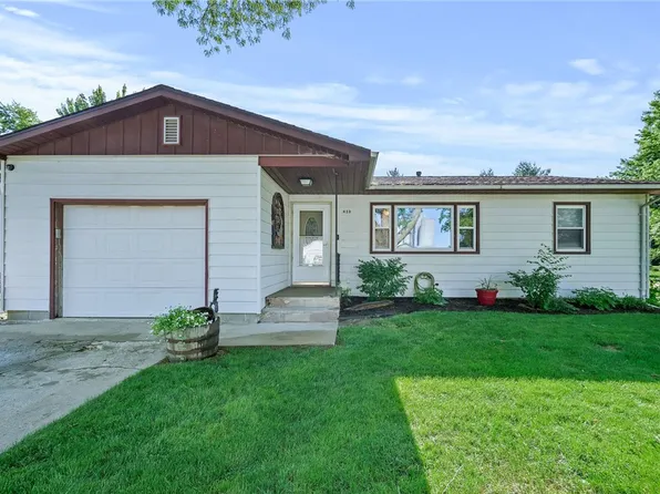 613 Barton St, Dexter, IA 50070