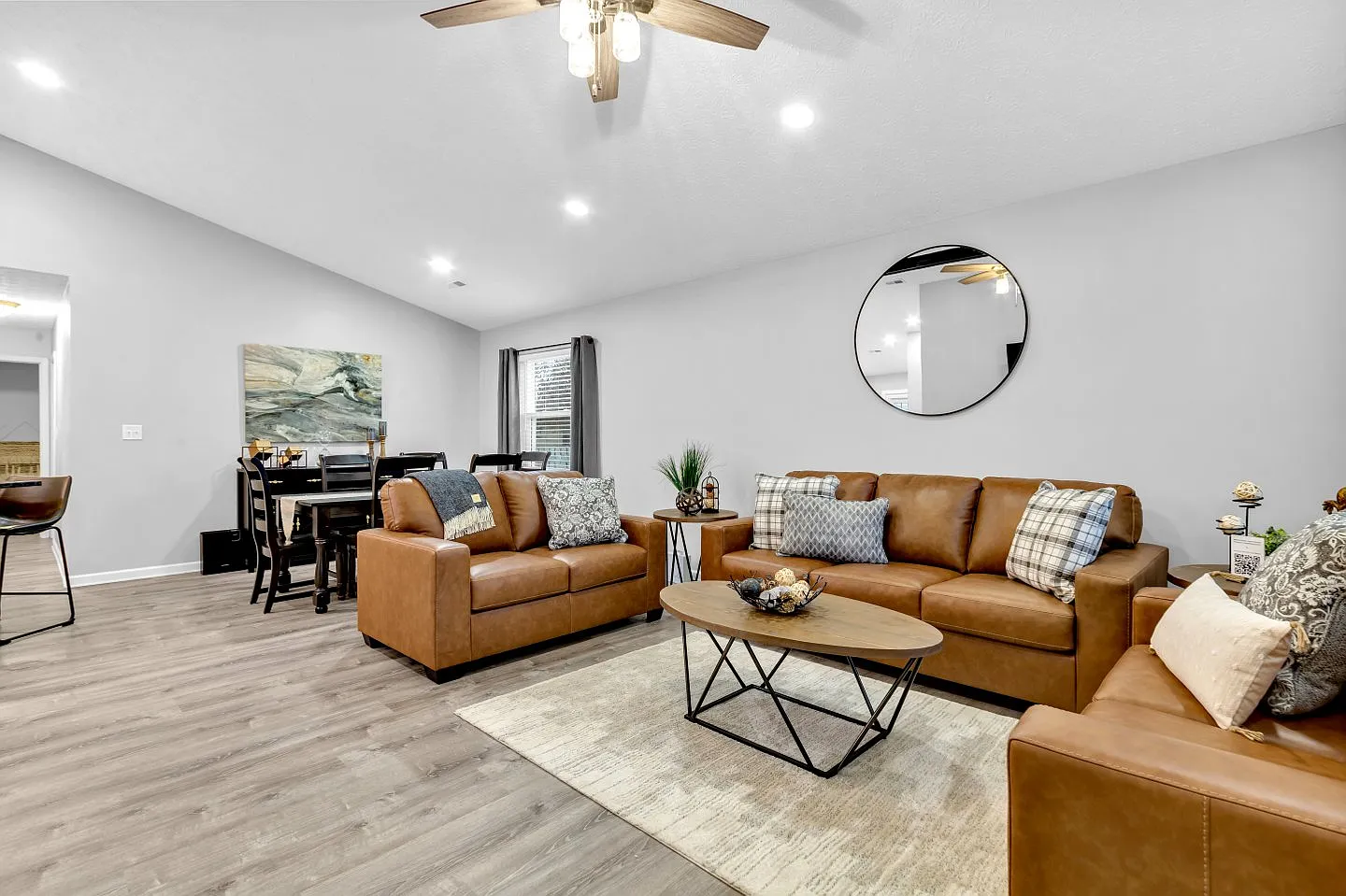 3 bed, $4,200 — Photo 2